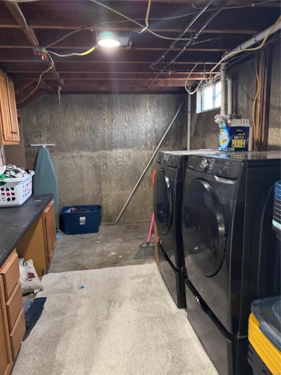 Basement with washing machine and dryer