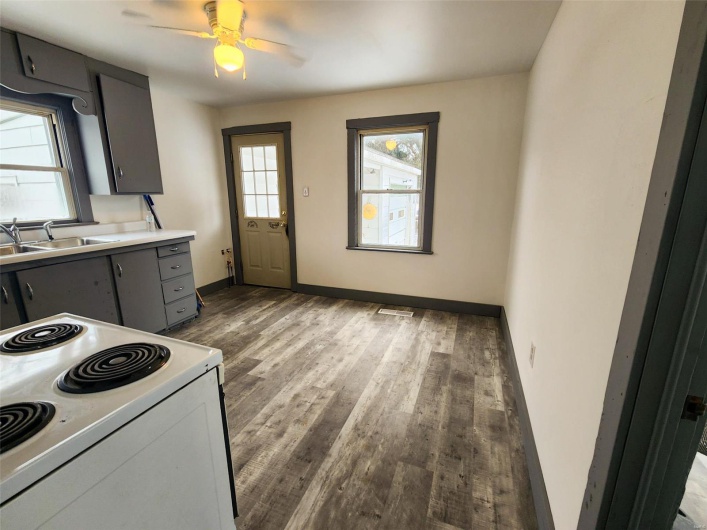 617 1st Street, Sparta, Illinois 62286, 2 Bedrooms Bedrooms, 5 Rooms Rooms,1 BathroomBathrooms,Residential,For Sale,1st,MAR25007773
