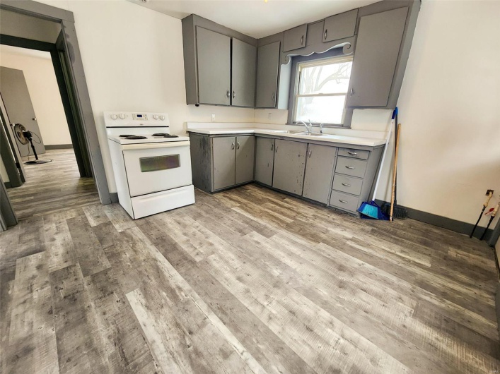 617 1st Street, Sparta, Illinois 62286, 2 Bedrooms Bedrooms, 5 Rooms Rooms,1 BathroomBathrooms,Residential,For Sale,1st,MAR25007773