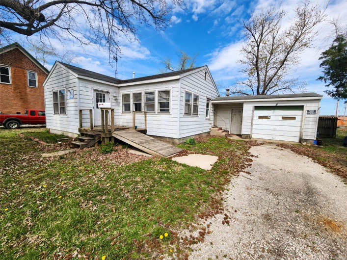 617 1st Street, Sparta, Illinois 62286, 2 Bedrooms Bedrooms, 5 Rooms Rooms,1 BathroomBathrooms,Residential,For Sale,1st,MAR25007773