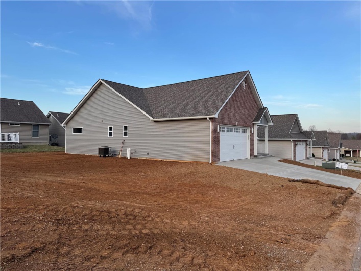 40 Butterfield, Farmington, Missouri 63640, 2 Bedrooms Bedrooms, 5 Rooms Rooms,2 BathroomsBathrooms,Residential,For Sale,Butterfield,MAR25009130