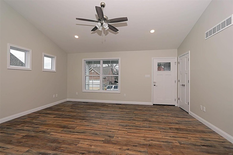 40 Butterfield, Farmington, Missouri 63640, 2 Bedrooms Bedrooms, 5 Rooms Rooms,2 BathroomsBathrooms,Residential,For Sale,Butterfield,MAR25009130