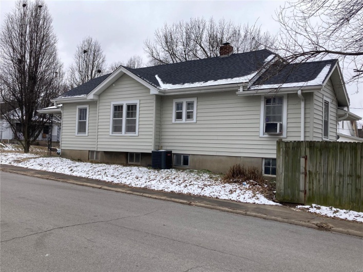 121 Park Avenue, Cape Girardeau, Missouri 63701, 3 Bedrooms Bedrooms, 6 Rooms Rooms,2 BathroomsBathrooms,Residential,For Sale,Park,MAR25008530