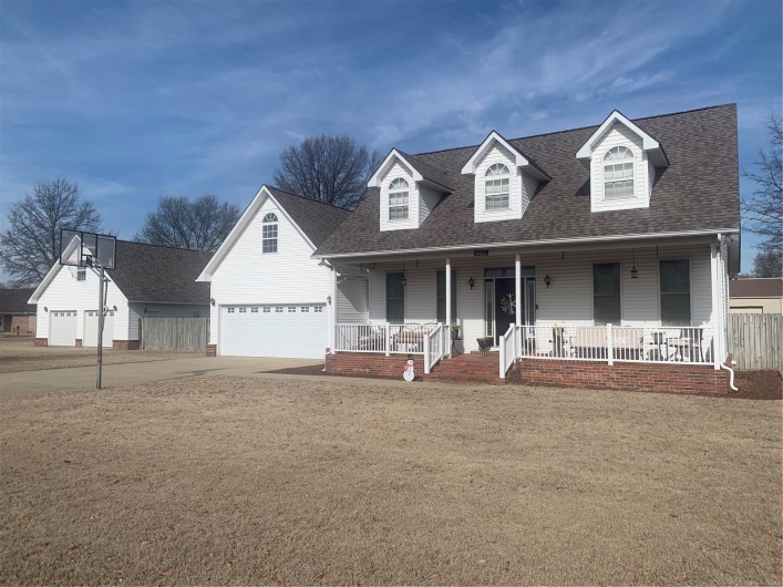 902 Sutton Place, Kennett, Missouri 63857, 4 Bedrooms Bedrooms, 10 Rooms Rooms,2 BathroomsBathrooms,Residential,For Sale,Sutton,MAR25009305