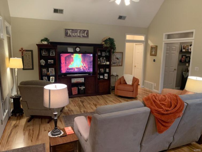 902 Sutton Place, Kennett, Missouri 63857, 4 Bedrooms Bedrooms, 10 Rooms Rooms,2 BathroomsBathrooms,Residential,For Sale,Sutton,MAR25009305