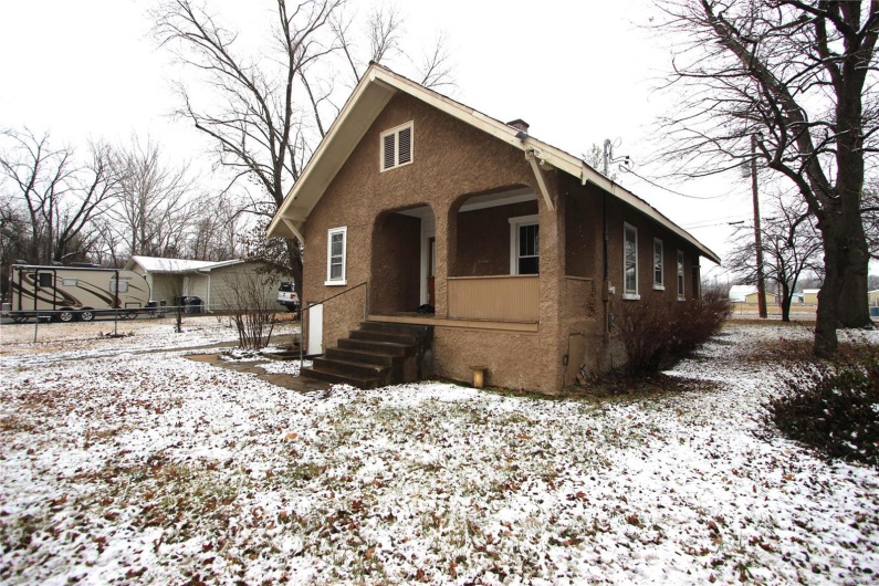 20 Oak Street, Bonne Terre, Missouri 63628, 2 Bedrooms Bedrooms, 5 Rooms Rooms,1 BathroomBathrooms,Residential,For Sale,Oak,MAR25007850