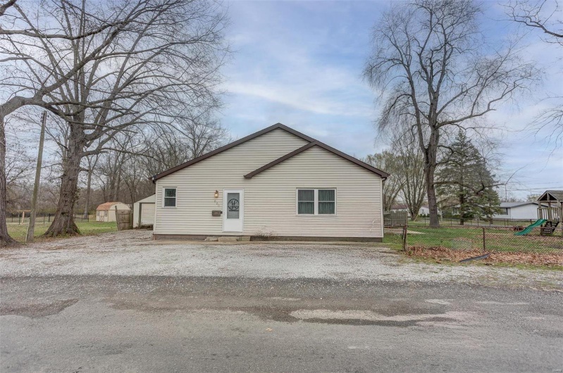 600 Washington, Sparta, Illinois 62286, 4 Bedrooms Bedrooms, 10 Rooms Rooms,1 BathroomBathrooms,Residential,For Sale,Washington,MAR25009563