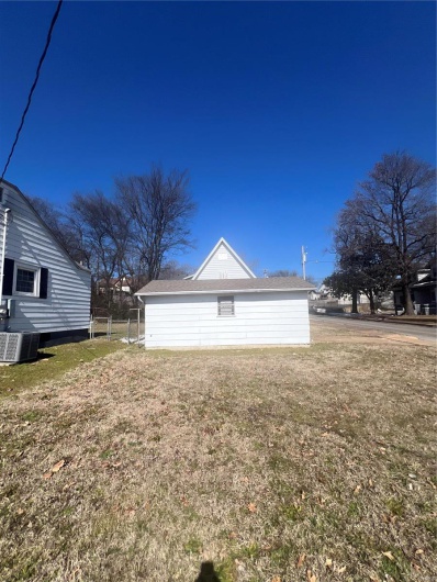 415 5TH, Poplar Bluff, Missouri 63901, 3 Bedrooms Bedrooms, 9 Rooms Rooms,2 BathroomsBathrooms,Residential,For Sale,5TH,MAR25009695