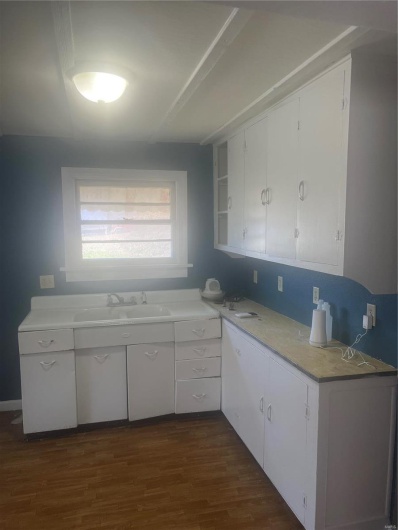 415 5TH, Poplar Bluff, Missouri 63901, 3 Bedrooms Bedrooms, 9 Rooms Rooms,2 BathroomsBathrooms,Residential,For Sale,5TH,MAR25009695