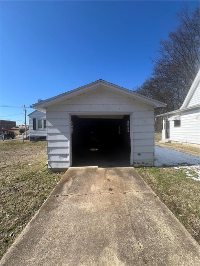 415 5TH, Poplar Bluff, Missouri 63901, 3 Bedrooms Bedrooms, 9 Rooms Rooms,2 BathroomsBathrooms,Residential,For Sale,5TH,MAR25009695