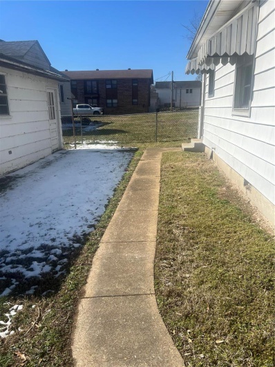 415 5TH, Poplar Bluff, Missouri 63901, 3 Bedrooms Bedrooms, 9 Rooms Rooms,2 BathroomsBathrooms,Residential,For Sale,5TH,MAR25009695