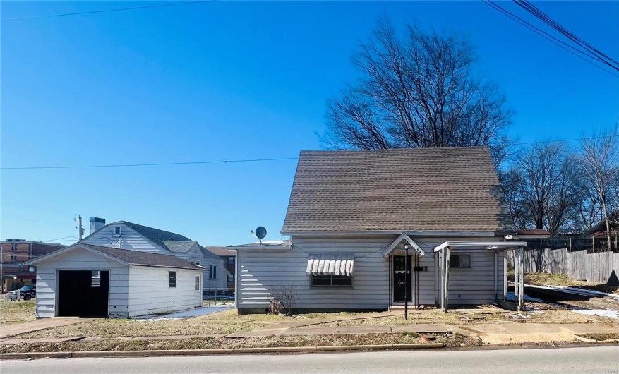 415 5TH, Poplar Bluff, Missouri 63901, 3 Bedrooms Bedrooms, 9 Rooms Rooms,2 BathroomsBathrooms,Residential,For Sale,5TH,MAR25009695