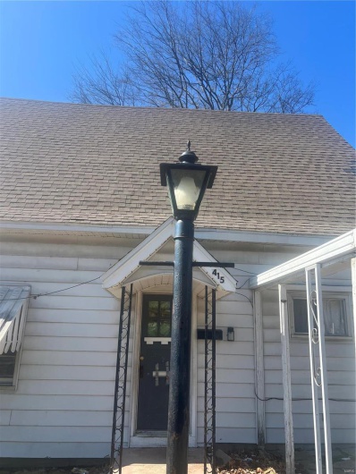 415 5TH, Poplar Bluff, Missouri 63901, 3 Bedrooms Bedrooms, 9 Rooms Rooms,2 BathroomsBathrooms,Residential,For Sale,5TH,MAR25009695