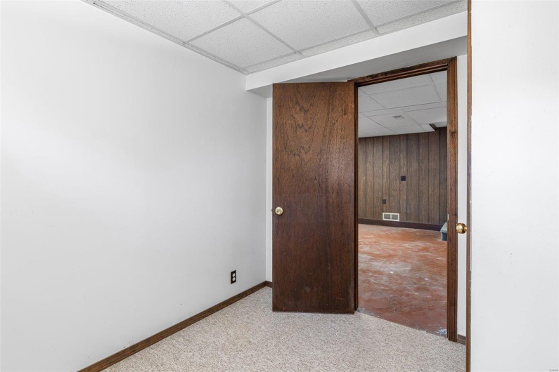 11984 Sioux Point Drive, Ste Genevieve, Missouri 63670, 4 Bedrooms Bedrooms, 10 Rooms Rooms,2 BathroomsBathrooms,Residential,For Sale,Sioux Point Drive,MAR25008546