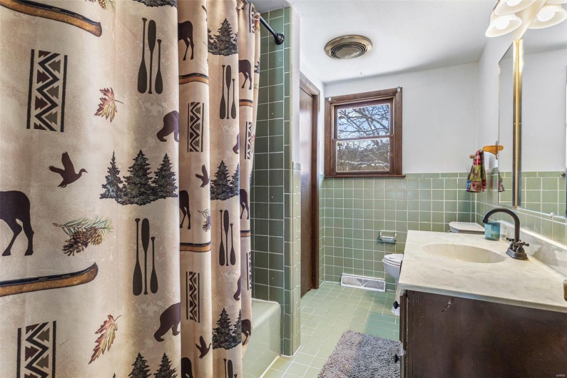11984 Sioux Point Drive, Ste Genevieve, Missouri 63670, 4 Bedrooms Bedrooms, 10 Rooms Rooms,2 BathroomsBathrooms,Residential,For Sale,Sioux Point Drive,MAR25008546