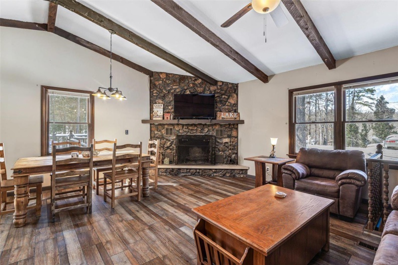 11984 Sioux Point Drive, Ste Genevieve, Missouri 63670, 4 Bedrooms Bedrooms, 10 Rooms Rooms,2 BathroomsBathrooms,Residential,For Sale,Sioux Point Drive,MAR25008546