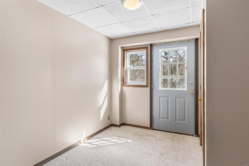11984 Sioux Point Drive, Ste Genevieve, Missouri 63670, 4 Bedrooms Bedrooms, 10 Rooms Rooms,2 BathroomsBathrooms,Residential,For Sale,Sioux Point Drive,MAR25008546
