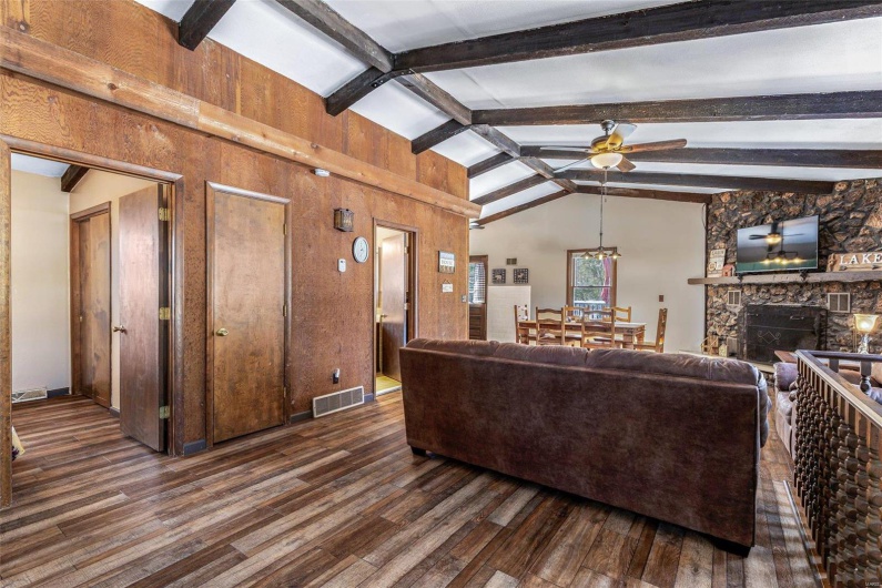 11984 Sioux Point Drive, Ste Genevieve, Missouri 63670, 4 Bedrooms Bedrooms, 10 Rooms Rooms,2 BathroomsBathrooms,Residential,For Sale,Sioux Point Drive,MAR25008546