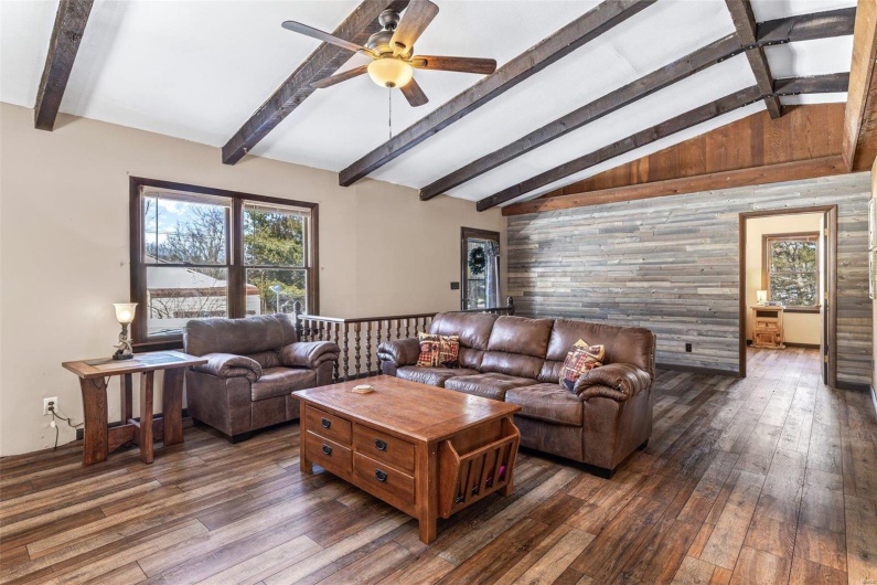 11984 Sioux Point Drive, Ste Genevieve, Missouri 63670, 4 Bedrooms Bedrooms, 10 Rooms Rooms,2 BathroomsBathrooms,Residential,For Sale,Sioux Point Drive,MAR25008546