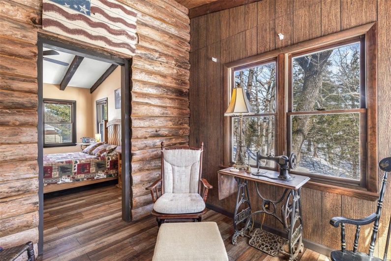 11984 Sioux Point Drive, Ste Genevieve, Missouri 63670, 4 Bedrooms Bedrooms, 10 Rooms Rooms,2 BathroomsBathrooms,Residential,For Sale,Sioux Point Drive,MAR25008546