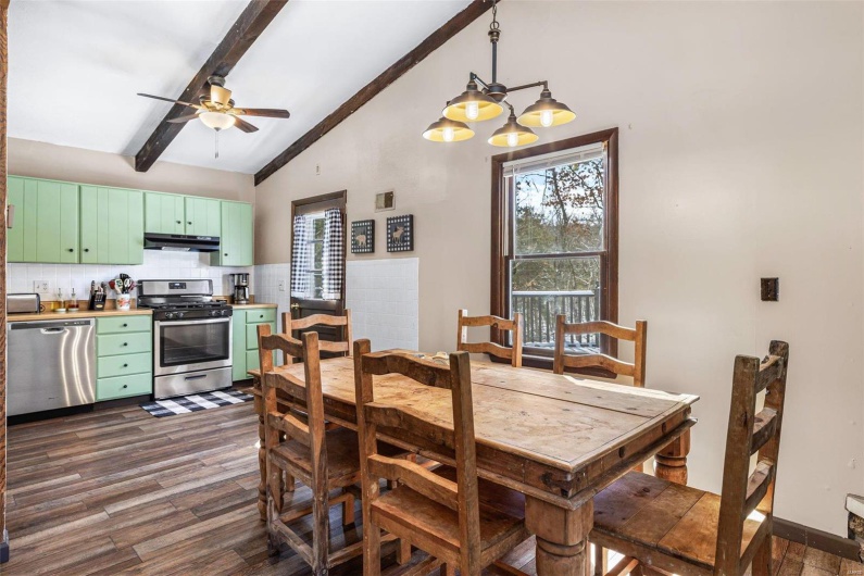11984 Sioux Point Drive, Ste Genevieve, Missouri 63670, 4 Bedrooms Bedrooms, 10 Rooms Rooms,2 BathroomsBathrooms,Residential,For Sale,Sioux Point Drive,MAR25008546