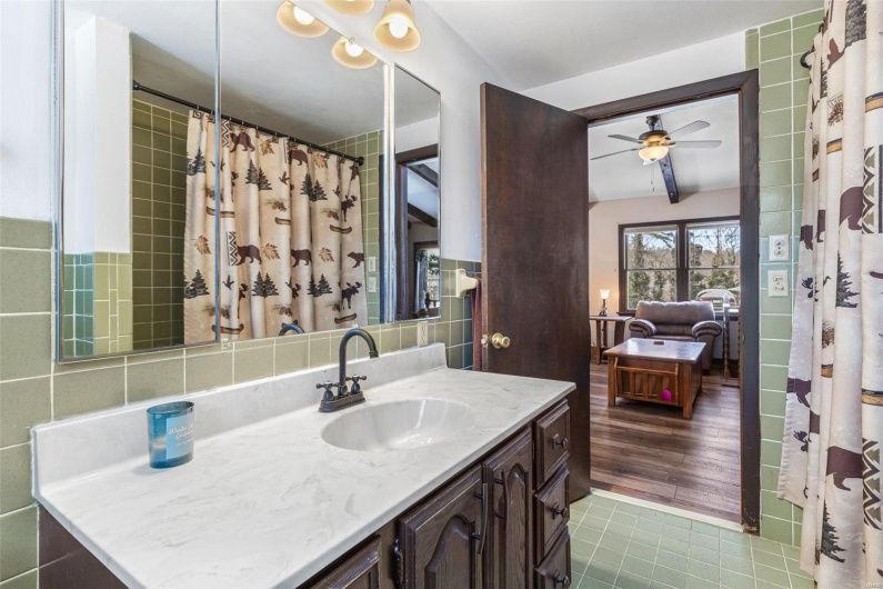 11984 Sioux Point Drive, Ste Genevieve, Missouri 63670, 4 Bedrooms Bedrooms, 10 Rooms Rooms,2 BathroomsBathrooms,Residential,For Sale,Sioux Point Drive,MAR25008546