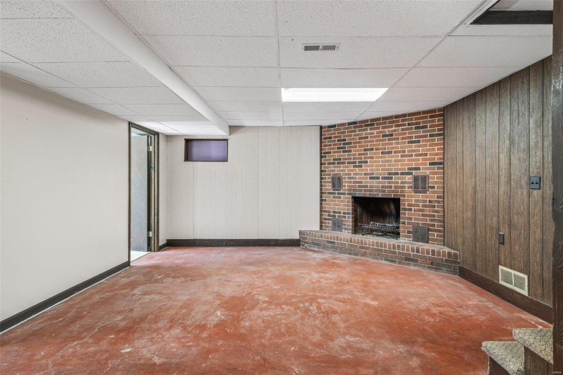 11984 Sioux Point Drive, Ste Genevieve, Missouri 63670, 4 Bedrooms Bedrooms, 10 Rooms Rooms,2 BathroomsBathrooms,Residential,For Sale,Sioux Point Drive,MAR25008546