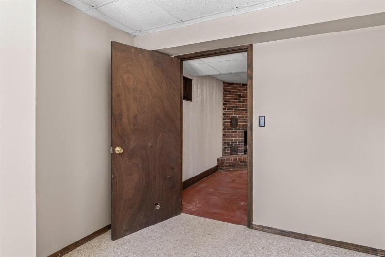 11984 Sioux Point Drive, Ste Genevieve, Missouri 63670, 4 Bedrooms Bedrooms, 10 Rooms Rooms,2 BathroomsBathrooms,Residential,For Sale,Sioux Point Drive,MAR25008546