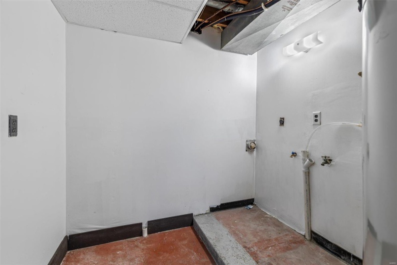 11984 Sioux Point Drive, Ste Genevieve, Missouri 63670, 4 Bedrooms Bedrooms, 10 Rooms Rooms,2 BathroomsBathrooms,Residential,For Sale,Sioux Point Drive,MAR25008546