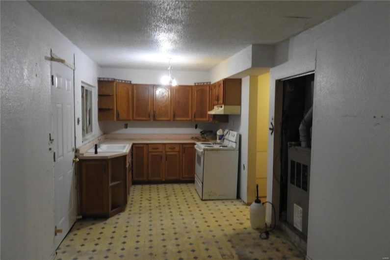 208 Simmons Avenue, Park Hills, Missouri 63601, 5 Bedrooms Bedrooms, 8 Rooms Rooms,2 BathroomsBathrooms,Residential,For Sale,Simmons,MAR24054950