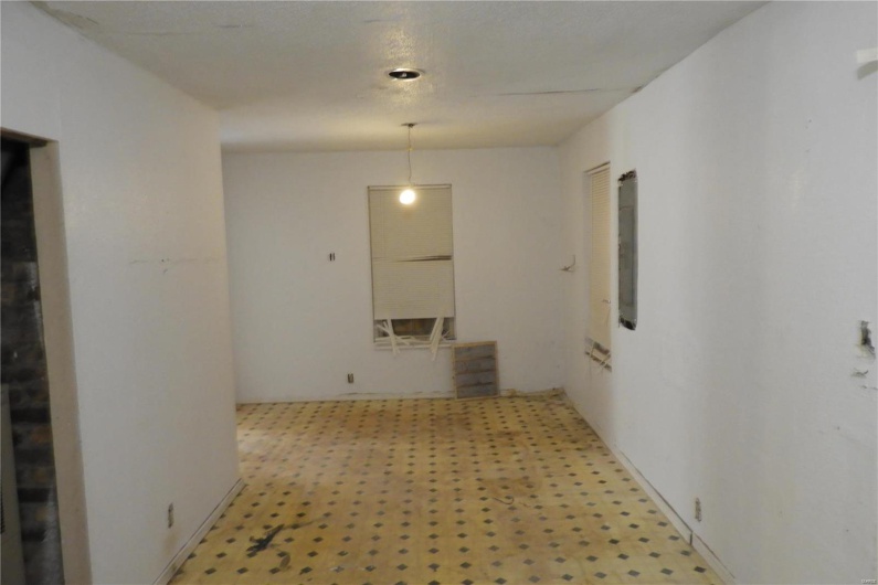 208 Simmons Avenue, Park Hills, Missouri 63601, 5 Bedrooms Bedrooms, 8 Rooms Rooms,2 BathroomsBathrooms,Residential,For Sale,Simmons,MAR24054950