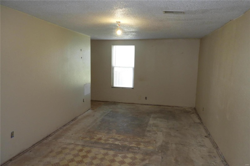 208 Simmons Avenue, Park Hills, Missouri 63601, 5 Bedrooms Bedrooms, 8 Rooms Rooms,2 BathroomsBathrooms,Residential,For Sale,Simmons,MAR24054950