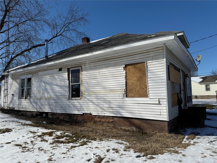 405 Washington, Sparta, Illinois 62286, 2 Bedrooms Bedrooms, 5 Rooms Rooms,1 BathroomBathrooms,Residential,For Sale,Washington,MAR25008632