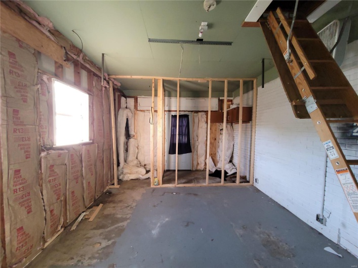 Miscellaneous room with concrete flooring