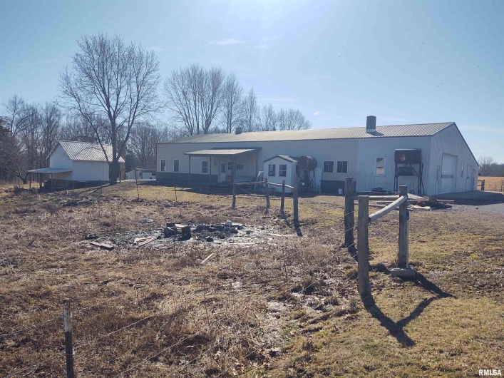 425 PIONEER Lane, Vienna, Illinois 62995, 4 Bedrooms Bedrooms, 0 ,1 BathroomBathrooms,Residential,For Sale,PIONEER,0,RMAEB456856