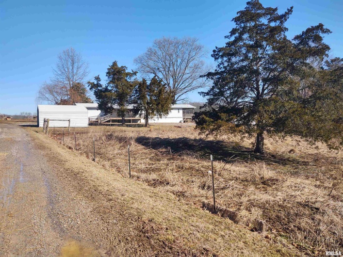 425 PIONEER Lane, Vienna, Illinois 62995, 4 Bedrooms Bedrooms, 0 ,1 BathroomBathrooms,Residential,For Sale,PIONEER,0,RMAEB456856