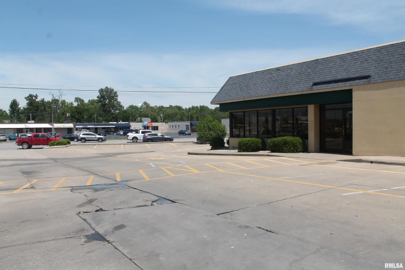 1201 MAIN Street, Carbondale, Illinois 62901, 0 , 0 ,0,Commercial Sale,For Sale,MAIN,0,RMAEB456871
