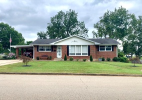 134 Pine Street, Farmington, Missouri 63640, 3 Bedrooms Bedrooms, 6 Rooms Rooms,1 BathroomBathrooms,Residential,For Sale,Pine,MAR25009715