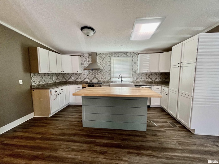 8065 State Route 146 Highway, Grantsburg, Illinois 62943, 3 Bedrooms Bedrooms, 0 ,2 BathroomsBathrooms,Residential,For Sale,State Route 146,0,RMAEB456896