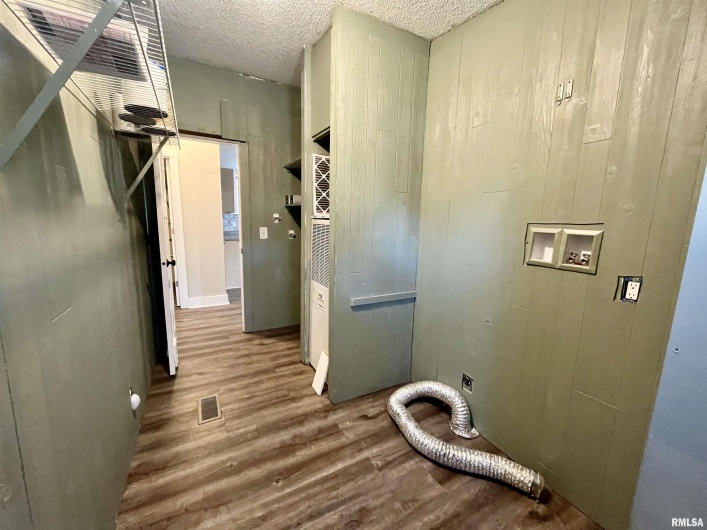 8065 State Route 146 Highway, Grantsburg, Illinois 62943, 3 Bedrooms Bedrooms, 0 ,2 BathroomsBathrooms,Residential,For Sale,State Route 146,0,RMAEB456896