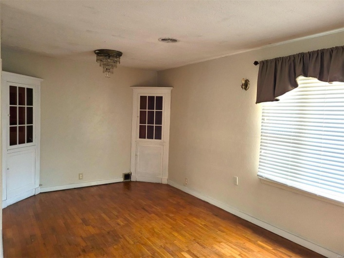 701 Sikes Avenue, Sikeston, Missouri 63801, 3 Bedrooms Bedrooms, 8 Rooms Rooms,1 BathroomBathrooms,Residential,For Sale,Sikes,MAR25010412