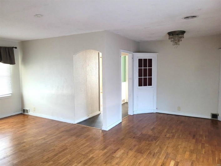 701 Sikes Avenue, Sikeston, Missouri 63801, 3 Bedrooms Bedrooms, 8 Rooms Rooms,1 BathroomBathrooms,Residential,For Sale,Sikes,MAR25010412