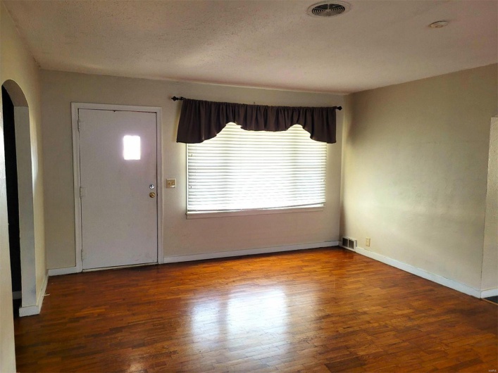 701 Sikes Avenue, Sikeston, Missouri 63801, 3 Bedrooms Bedrooms, 8 Rooms Rooms,1 BathroomBathrooms,Residential,For Sale,Sikes,MAR25010412