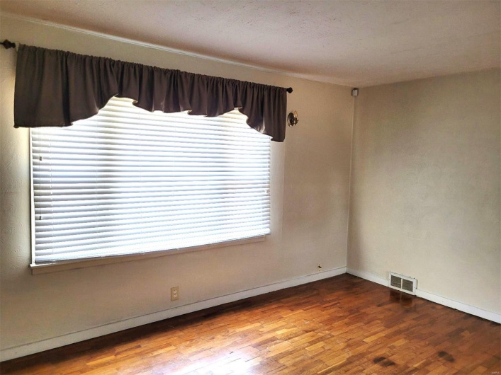 701 Sikes Avenue, Sikeston, Missouri 63801, 3 Bedrooms Bedrooms, 8 Rooms Rooms,1 BathroomBathrooms,Residential,For Sale,Sikes,MAR25010412