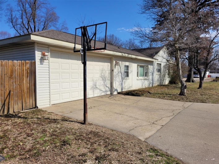 701 Sikes Avenue, Sikeston, Missouri 63801, 3 Bedrooms Bedrooms, 8 Rooms Rooms,1 BathroomBathrooms,Residential,For Sale,Sikes,MAR25010412
