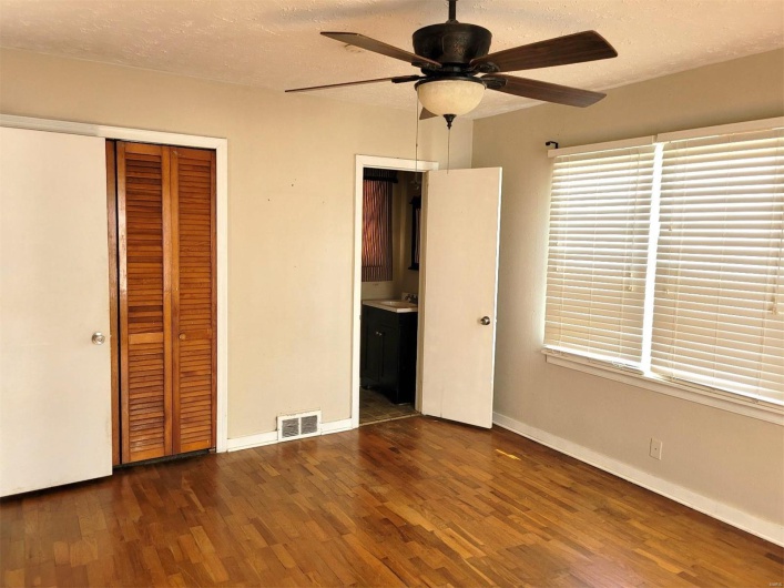 701 Sikes Avenue, Sikeston, Missouri 63801, 3 Bedrooms Bedrooms, 8 Rooms Rooms,1 BathroomBathrooms,Residential,For Sale,Sikes,MAR25010412