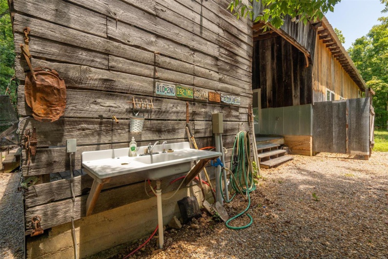 420 Business HH, Piedmont, Missouri 63957, 2 Bedrooms Bedrooms, 7 Rooms Rooms,1 BathroomBathrooms,Residential,For Sale,Business HH,MAR24046759