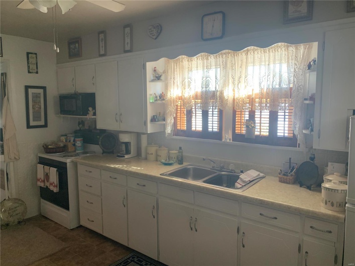 526 Ste Maries Street, Perryville, Missouri 63775, 2 Bedrooms Bedrooms, 5 Rooms Rooms,1 BathroomBathrooms,Residential,For Sale,Ste Maries,MAR25003028