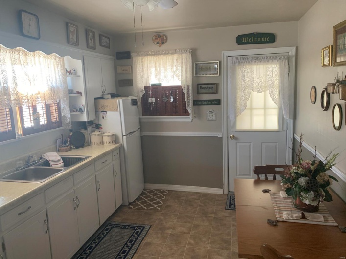 526 Ste Maries Street, Perryville, Missouri 63775, 2 Bedrooms Bedrooms, 5 Rooms Rooms,1 BathroomBathrooms,Residential,For Sale,Ste Maries,MAR25003028