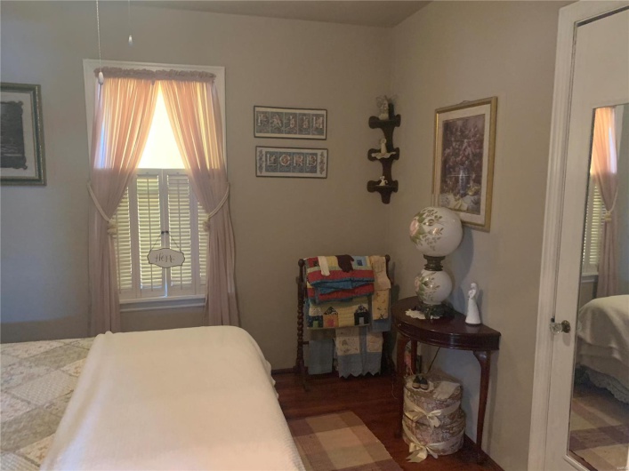 526 Ste Maries Street, Perryville, Missouri 63775, 2 Bedrooms Bedrooms, 5 Rooms Rooms,1 BathroomBathrooms,Residential,For Sale,Ste Maries,MAR25003028